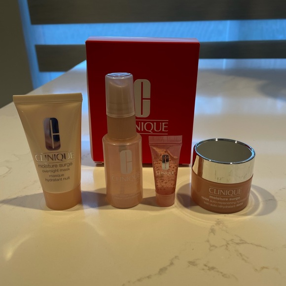 Clinique Hydration Heroes Gift Set - Picture 3 of 7